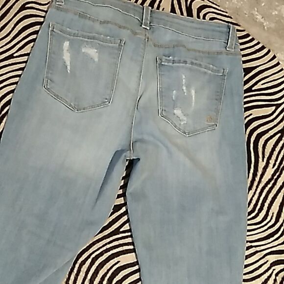 Indigo Rein distressed light wash cuffed cropped skinny jeans - Picture 9 of 10